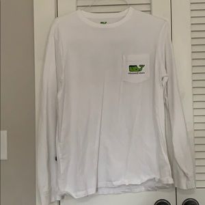 Men’s vineyard vines Halloween shirt.